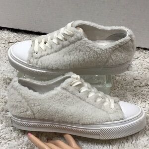 Stuart Weitzman Ollie Chill white shearling low top sneakers 6B